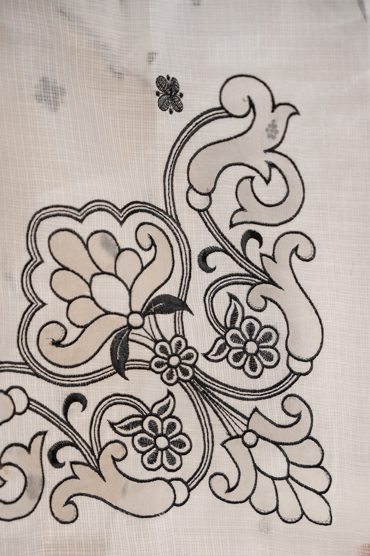 White Kota Doria Suit Set with Aplique & Thread Embroidery