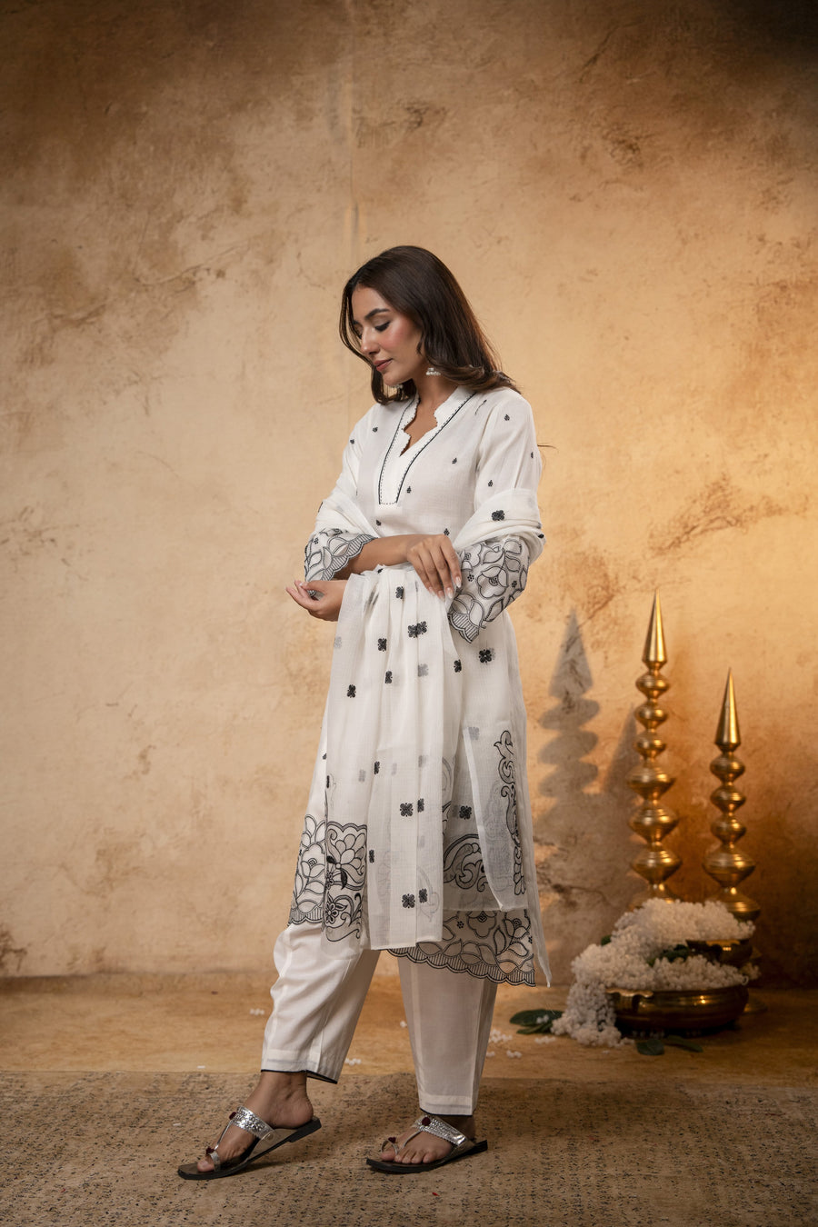 White Kota Doria Suit Set with Aplique & Thread Embroidery