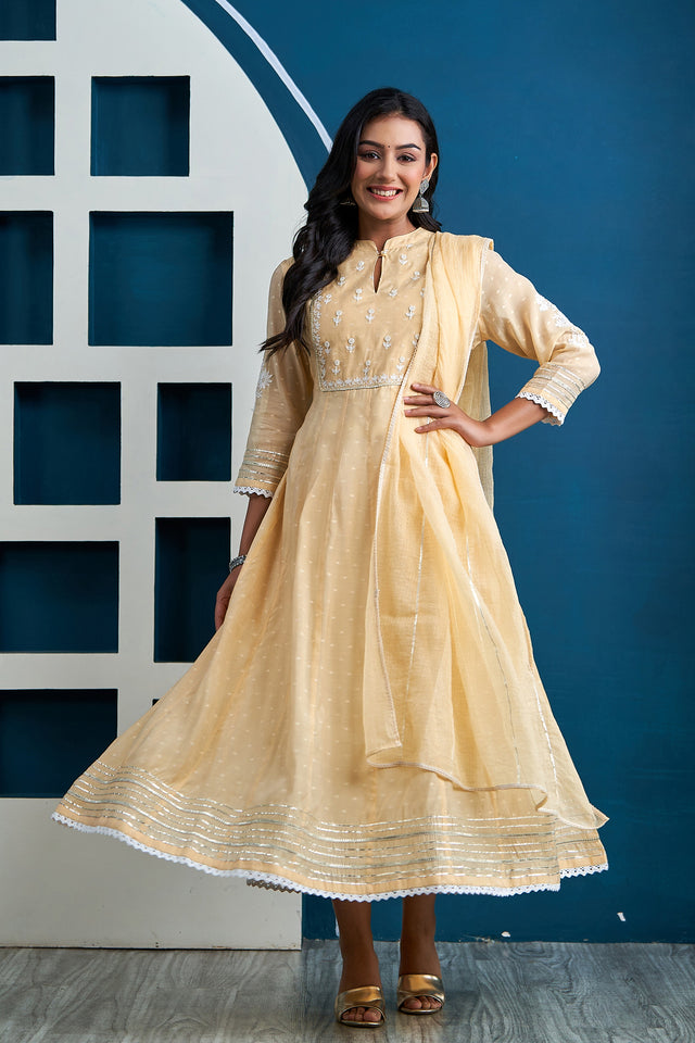 Butter Yellow Chanderi Thread Aari Embroidered Kalidaar Dupatta Set