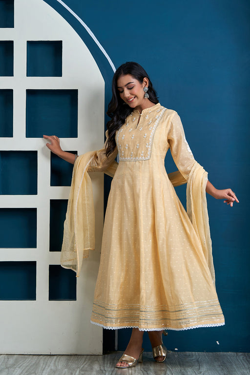 Butter Yellow Chanderi Thread Aari Embroidered Kalidaar Dupatta Set