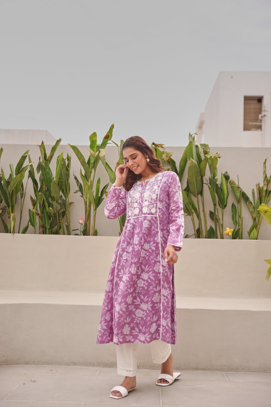 Lavender Floral Printed Mulmul Kurta With Lucknowi Embroidery