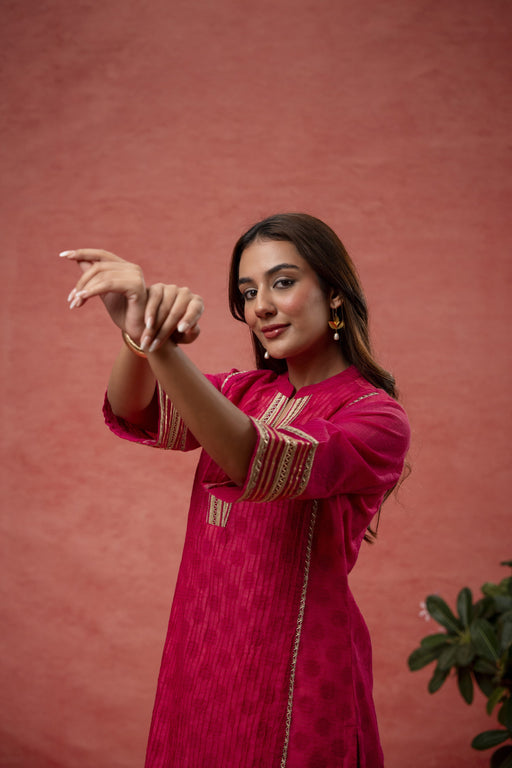 Zari Work Rani Kota Doria Kurta Set with Polka Print Inner & Pant