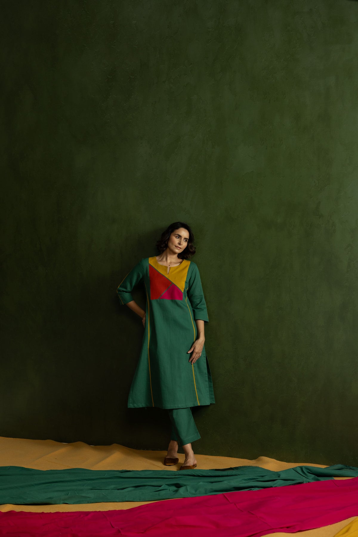 Green Cotton Linen Kurta Pant Set in Colour Block